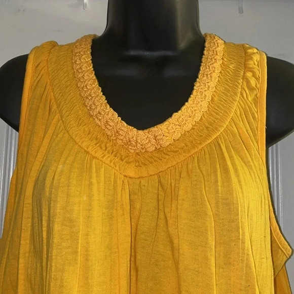 St John’s Bay Tank top - Picture 2 of 6